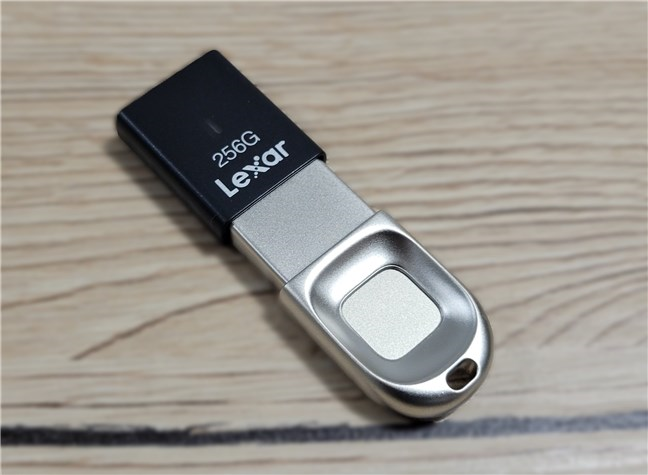 Lexar JumpDrive Fingerprint F35 レビュー 指紋リーダー付き USB スティック All Things